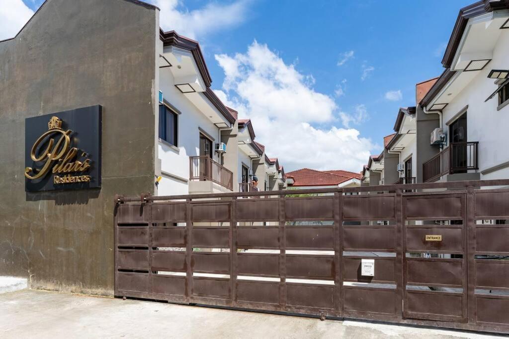 Furnished 3Br Townhouse Near Cebu It Park With Parking, Fast Wifi, Netflix And More Villa Exterior photo